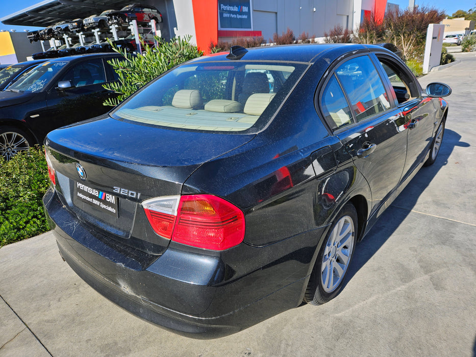 S3124 3' E90 Sedan 320i N46 AUTO 2005/03