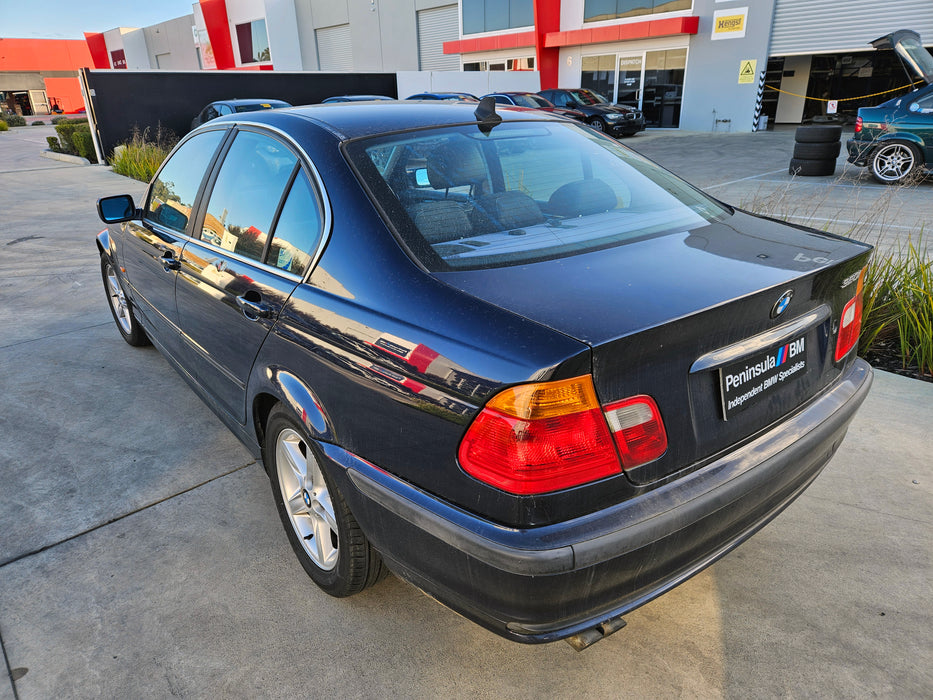 S3126 3' E46 Sedan 320i M54 AUTO 2000/12