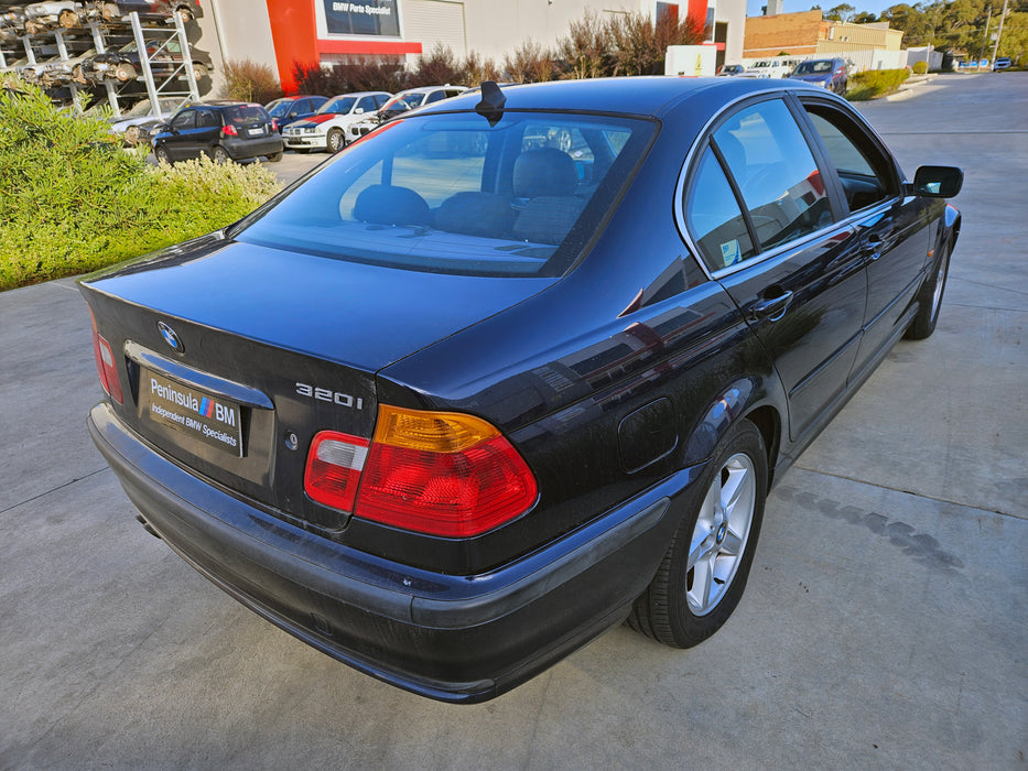 S3126 3' E46 Sedan 320i M54 AUTO 2000/12