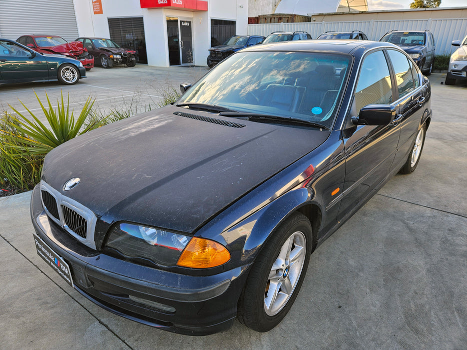 S3126 3' E46 Sedan 320i M54 AUTO 2000/12