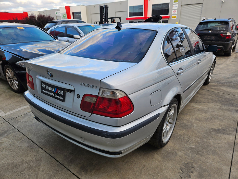 S3127 3' E46 Sedan 325i M54 AUTO 2001/07