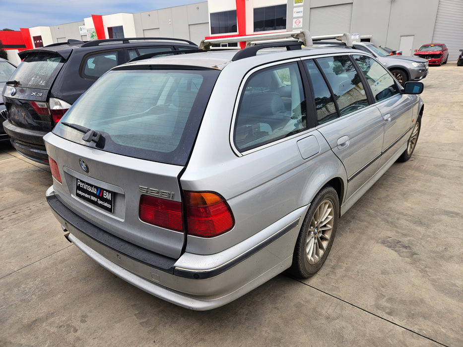 S3131 5' E39 Touring 528i M52 AUTO 2000/04