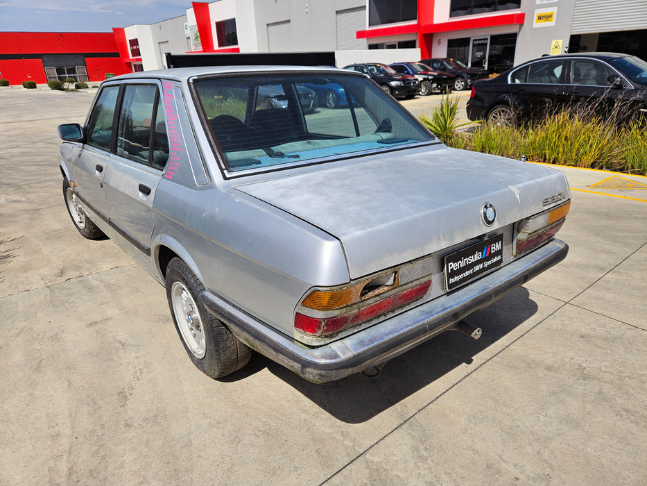 S3172 5' E28 Sedan 520i M20 AUTO 1985/07