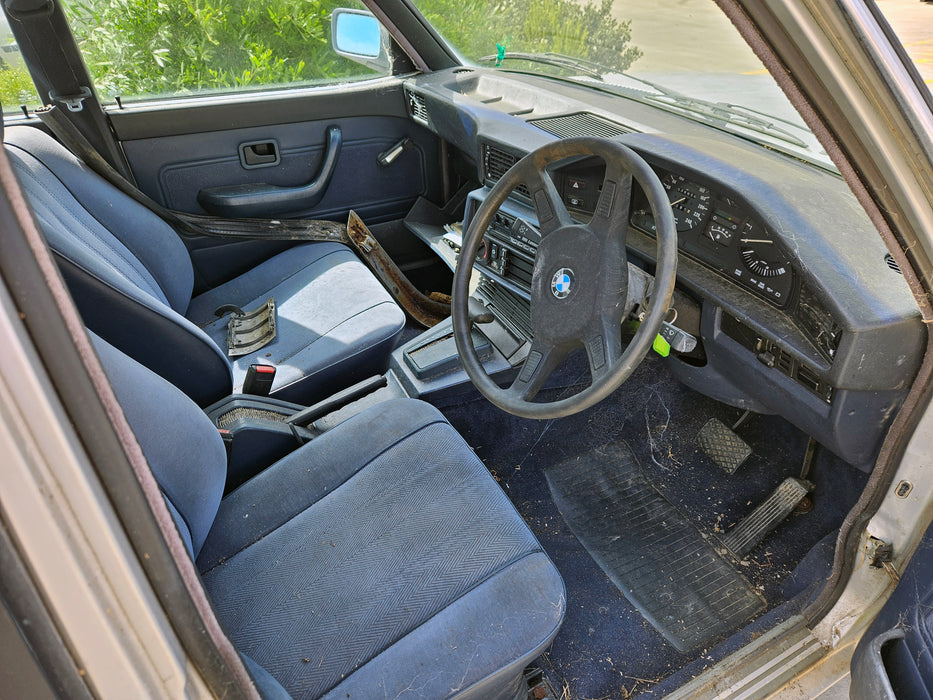 S3172 5' E28 Sedan 520i M20 AUTO 1985/07