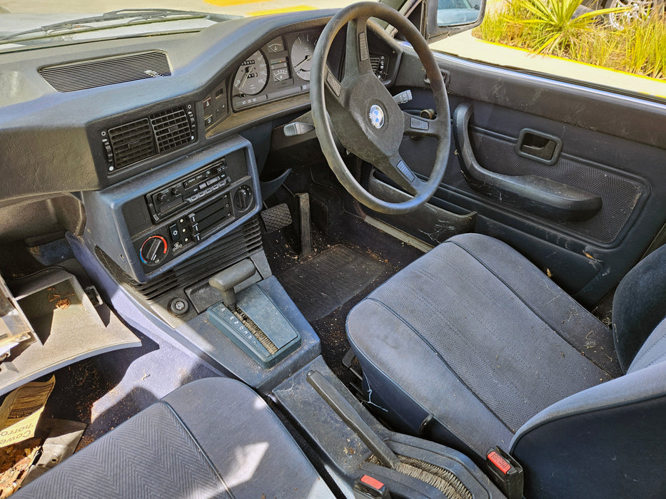 S3172 5' E28 Sedan 520i M20 AUTO 1985/07