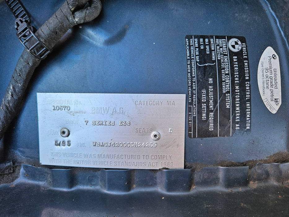 S3205 7' E38 Sedan 740iL M60 AUTO 1995/02