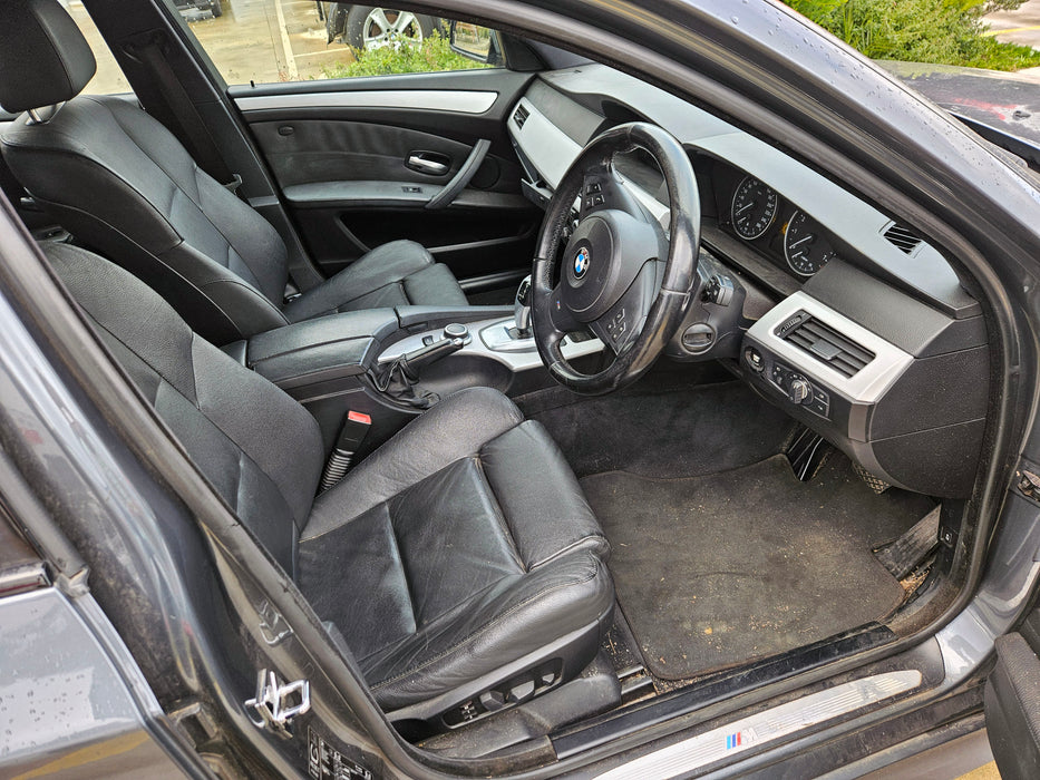 S3211 5' E61 LCI Touring 530i N52N AUTO 2007/06