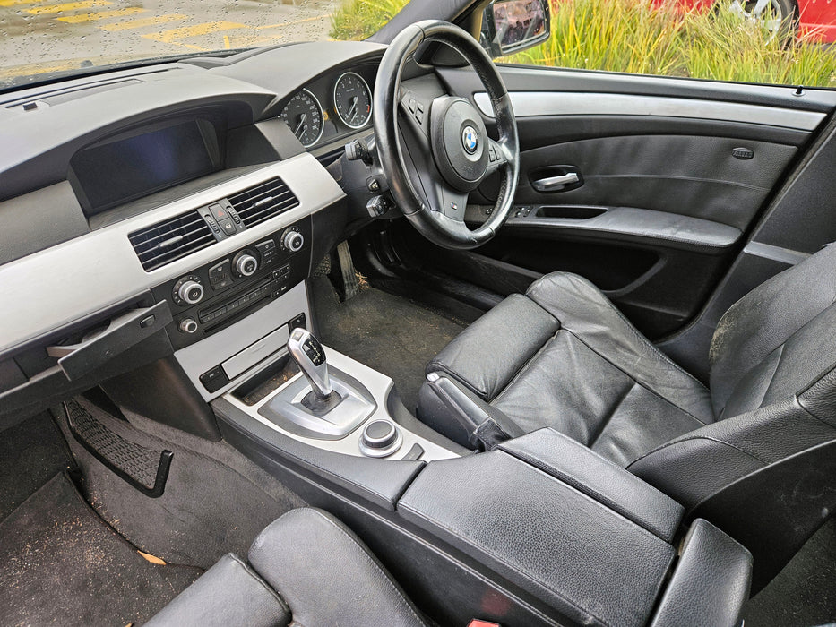 S3211 5' E61 LCI Touring 530i N52N AUTO 2007/06