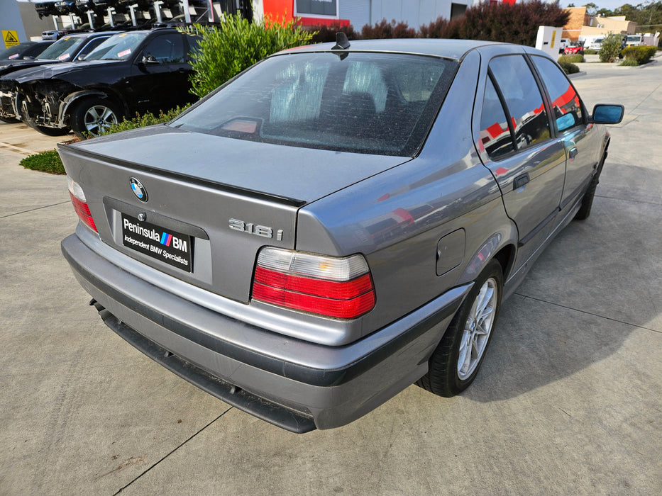 S3212 3' E36 Sedan 318i M40 AUTO 1992/10