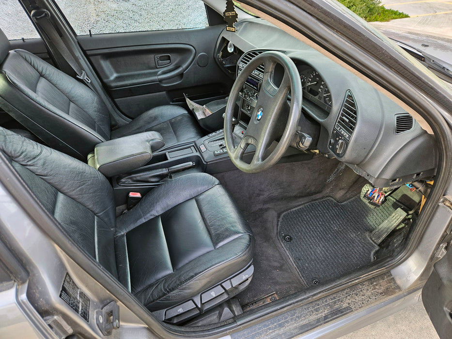 S3212 3' E36 Sedan 318i M40 AUTO 1992/10