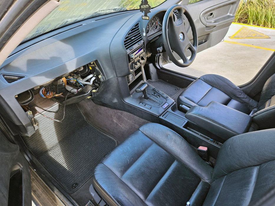 S3212 3' E36 Sedan 318i M40 AUTO 1992/10