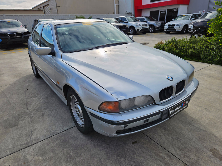 S3227 5' E39 Sedan 528i M52 AUTO 1998/04