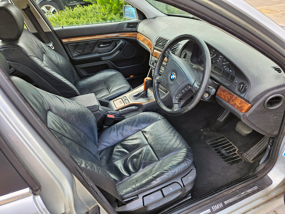 S3227 5' E39 Sedan 528i M52 AUTO 1998/04