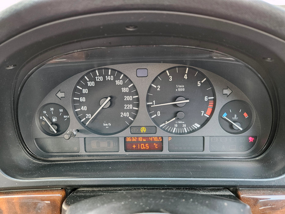 S3227 5' E39 Sedan 528i M52 AUTO 1998/04