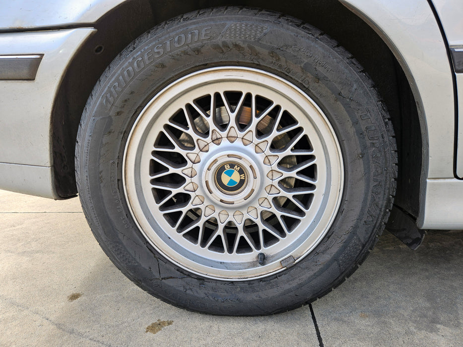 S3227 5' E39 Sedan 528i M52 AUTO 1998/04