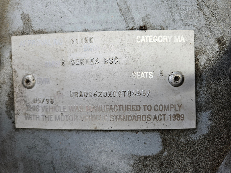 S3227 5' E39 Sedan 528i M52 AUTO 1998/04