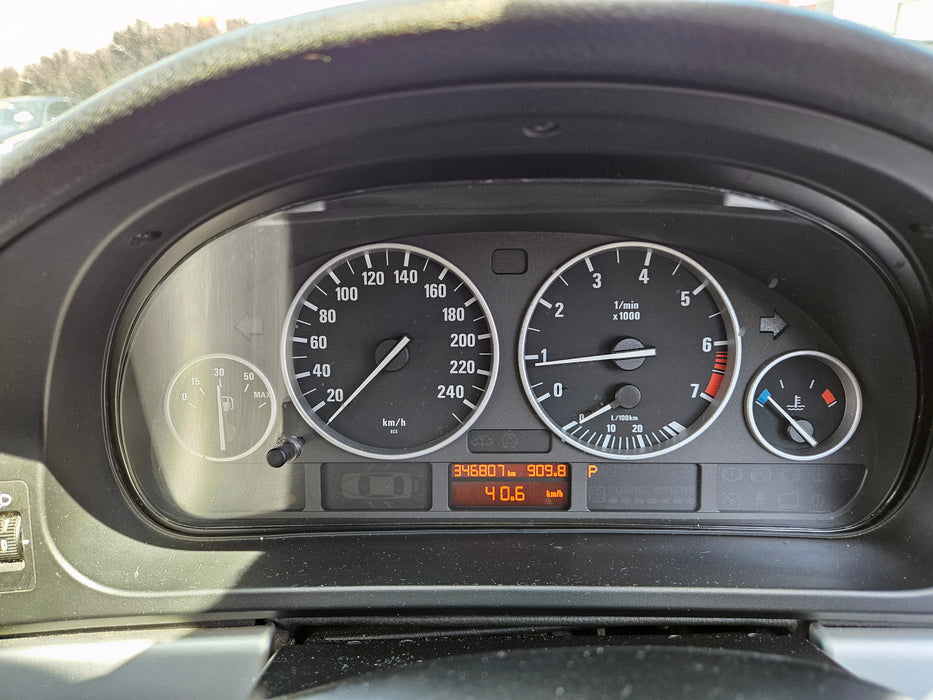 S3233 5' E39 Sedan 530i M54 AUTO 2001/09