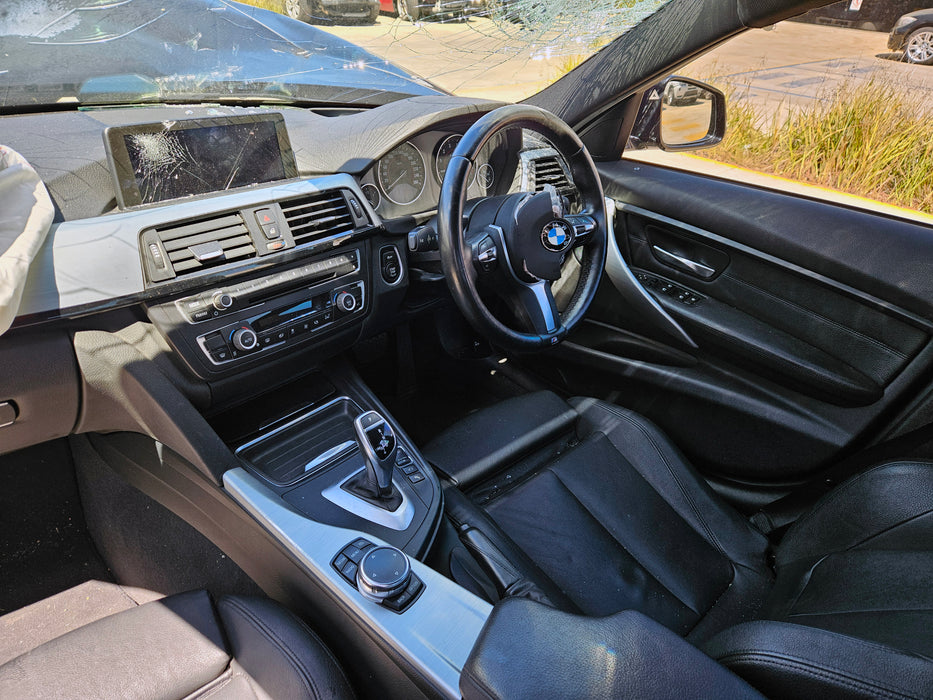 S3253 3' F30 Sedan 328i N20 AUTO 2015/07