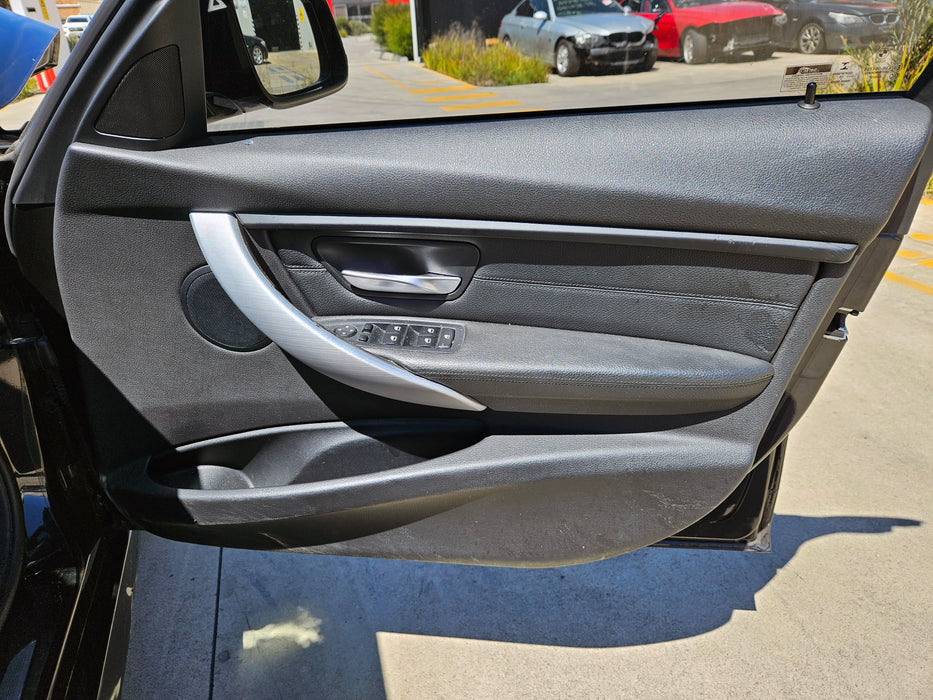 S3253 3' F30 Sedan 328i N20 AUTO 2015/07