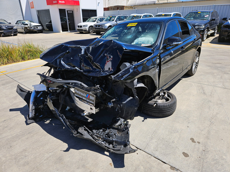 S3253 3' F30 Sedan 328i N20 AUTO 2015/07