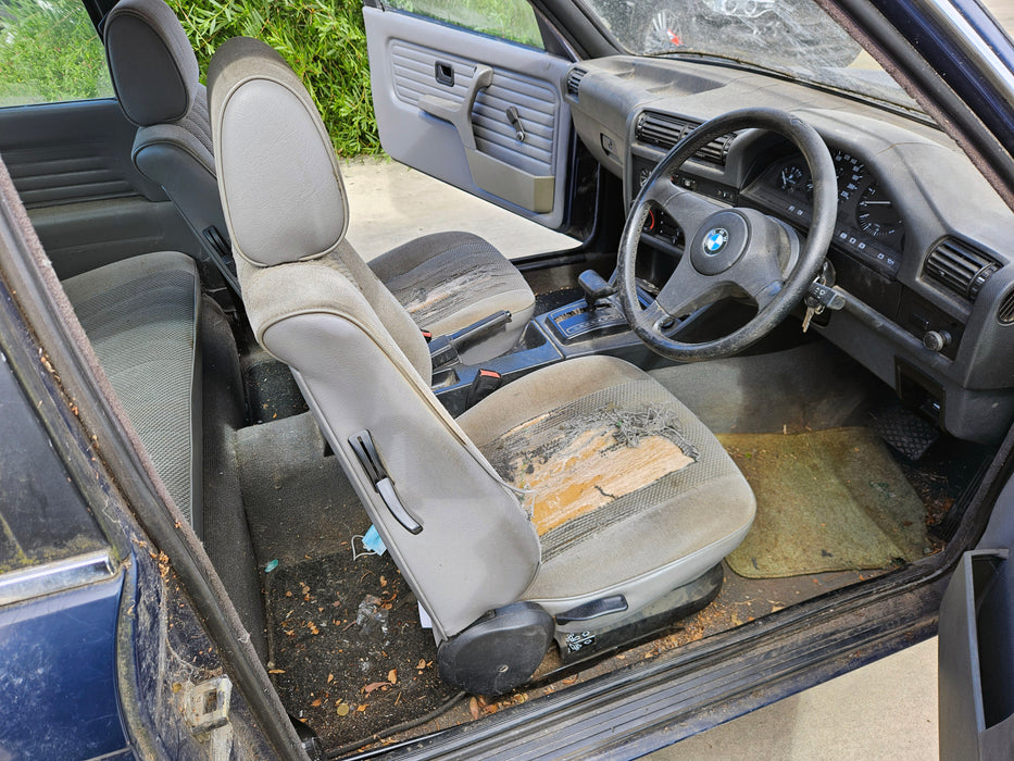 S3267 3' E30 Coupe 318i M40 AUTO 1990/12
