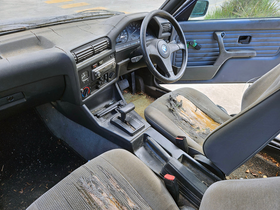 S3267 3' E30 Coupe 318i M40 AUTO 1990/12