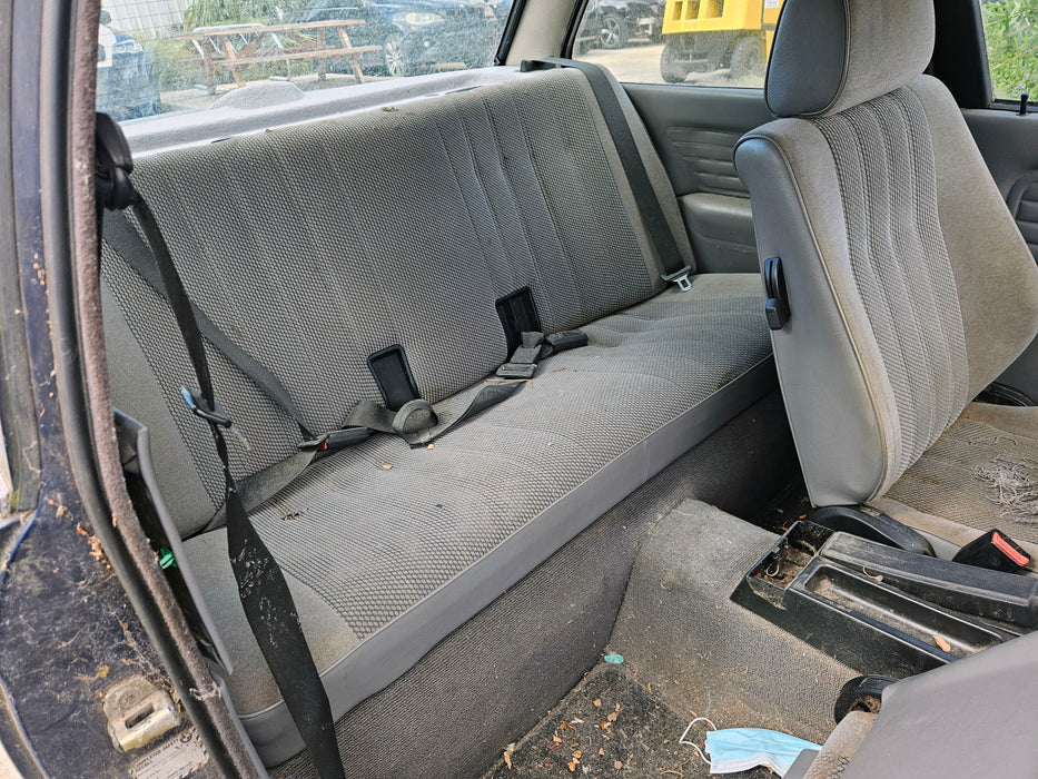 S3267 3' E30 Coupe 318i M40 AUTO 1990/12