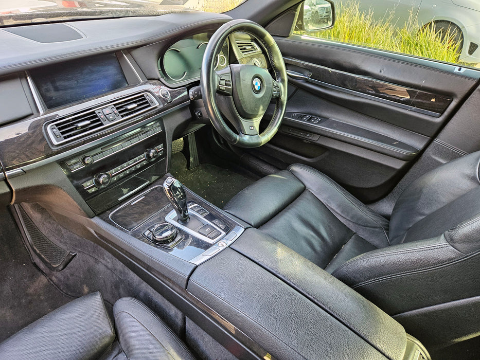 S3287 7' F01 LCI Sedan 740i N55 AUTO 2013/07