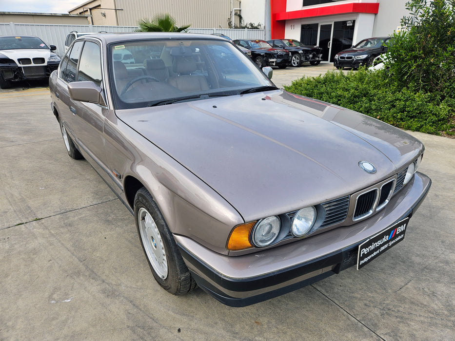S3302 5' E34 Sedan 525i M20 AUTO 1988/09