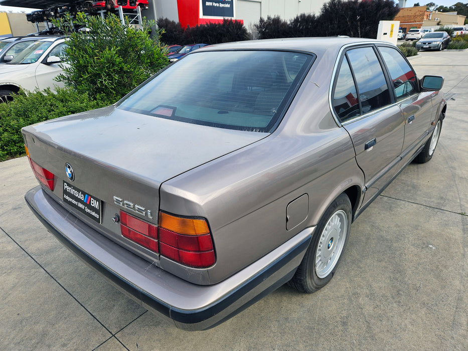 S3302 5' E34 Sedan 525i M20 AUTO 1988/09