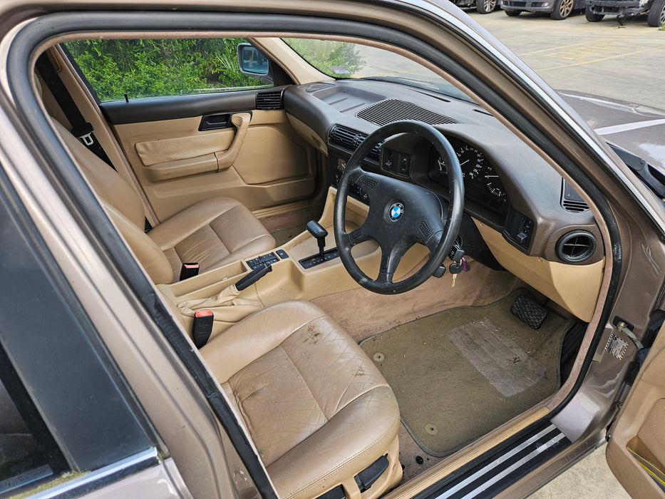 S3302 5' E34 Sedan 525i M20 AUTO 1988/09