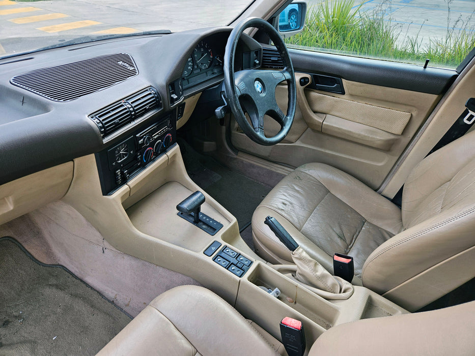 S3302 5' E34 Sedan 525i M20 AUTO 1988/09