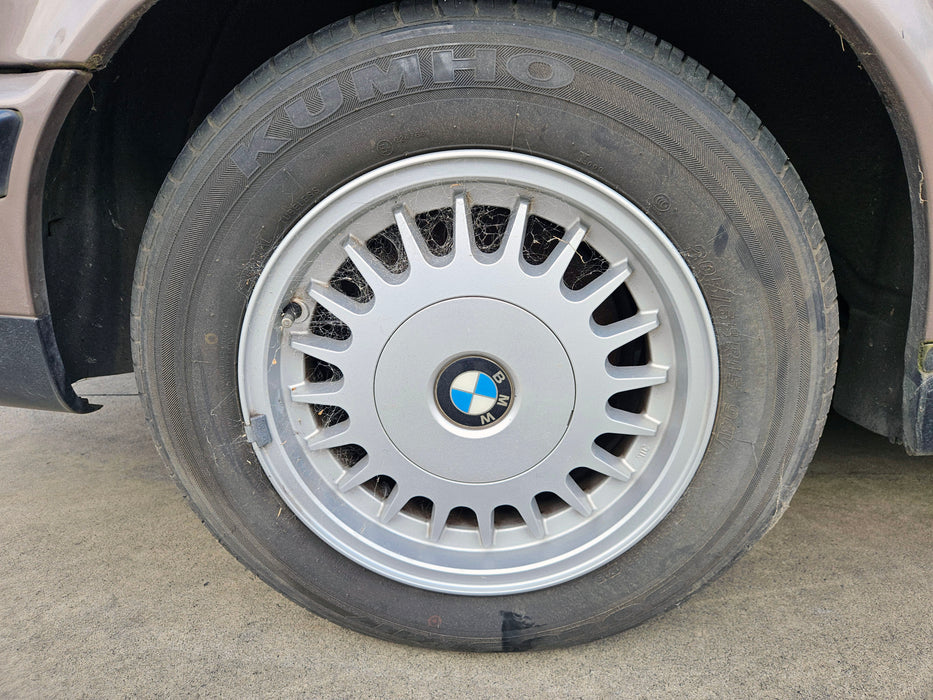 S3302 5' E34 Sedan 525i M20 AUTO 1988/09