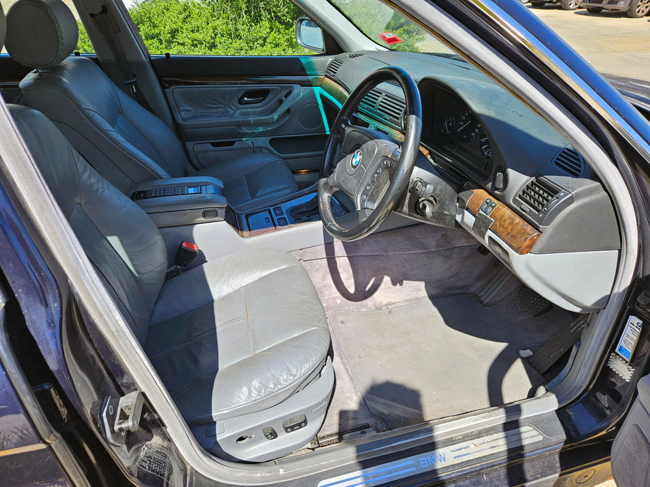 S3308 7' E38 Sedan 730iL M60 AUTO 1995/01