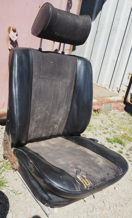 Used BMW Front Seat Set E10 2002 Black S2741